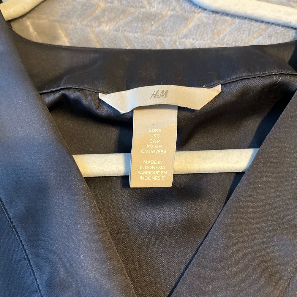 H&M blouse - Picture 3 of 3